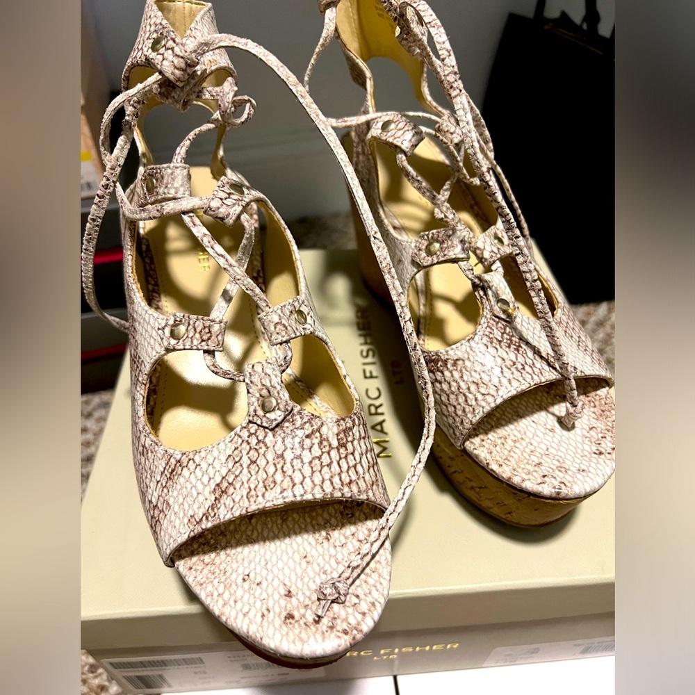 Marc Fisher Sandals lace-up platform snakeskin 7.5 beige